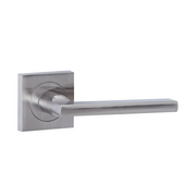 Manilla modelo Rental '530A' roseta cuadrada de aluminio para puertas acabado níquel satinado
