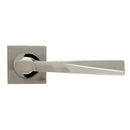 Manilla con roseta cuadrada de zamak en acabado níquel satinado para puertas modelo 208