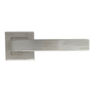 Manilla en L de acero inoxidable con roseta cuadrada para puertas