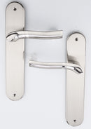 Manilla con placa ovalada y asa ondulada bicolor para puertas modelo '230'