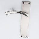 Manilla modelo '420' de zamak en acabado bicolor con placa rectangular para puertas