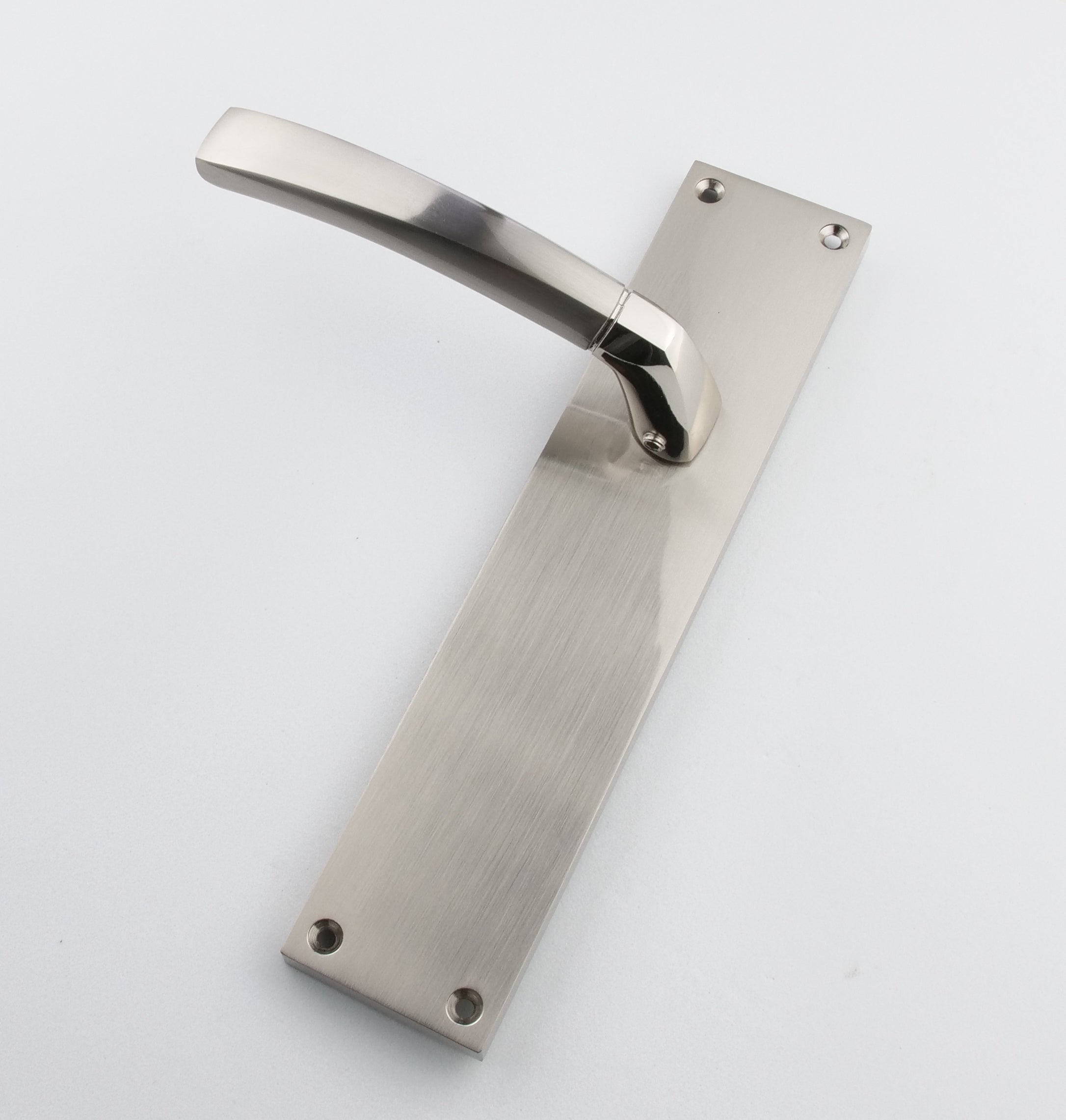 Manilla de zamak con placa rectangular en acabado bicolor para puertas modelo '320'