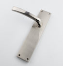 Manilla de zamak con placa rectangular en acabado bicolor para puertas modelo '320'
