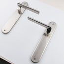 Manilla modelo '240' de zamak con placa ovalada acabado níquel combinado para puertas