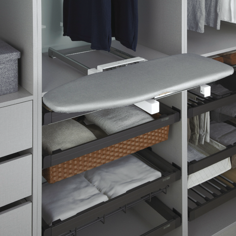 Tabla de planchar gris extraible mediante guías ideal para muebles y armarios