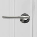 Manilla con roseta redonda de aluminio rental en acabado níquel satinado para puertas lacadas blancas