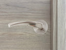 Manilla con roseta redonda para puertas de madera clara