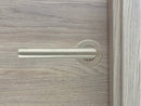 Manilla inoxidable para puertas de madera clara