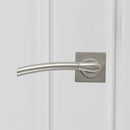 Manilla de zamak con roseta cuadrada para puertas lacadas blancas modelo 430