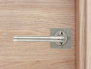 Manilla con roseta cuadrada 140A para puertas de madera