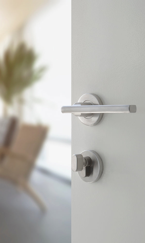 Una manilla de acero inoxidable para instalar en tus puertas de interior y exterior
