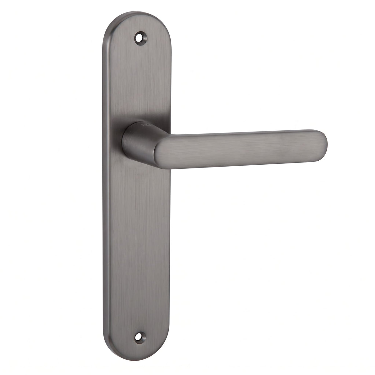Manilla con placa ovalada de aluminio en acabado grafito cepillado con orificios para tornillos.