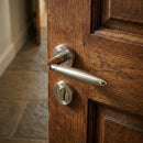 Manilla modelo '630' de ZAMAK con Roseta Redonda y asa gorda bicolor para puertas