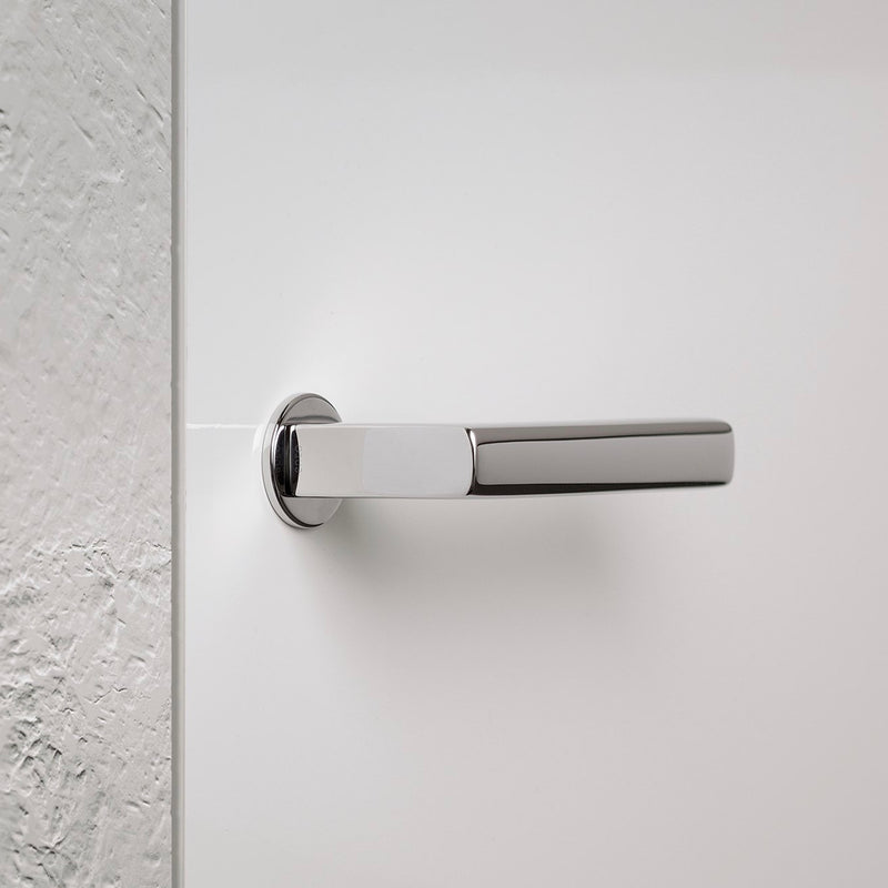 Unit C3 handle with small 33mm round rose in gloss chrome for doors